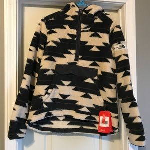 NWT The North Face Campshire Pullover Hoodie Sz M